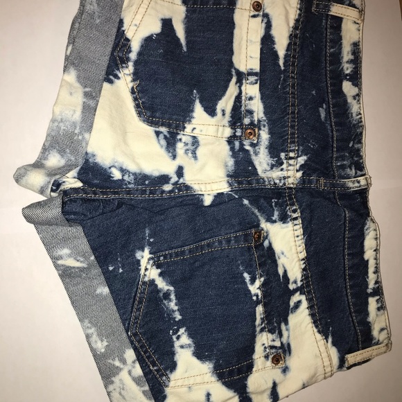 Acid Wash (Forever 21 shorts) - Picture 6 of 7